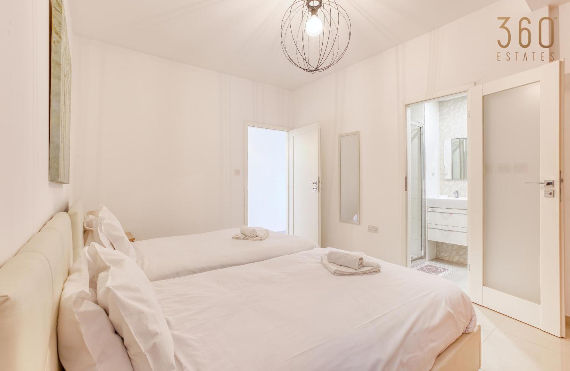 Apartamento A Beautiful 2br Seafront With Private Terrace By 360 Estates *