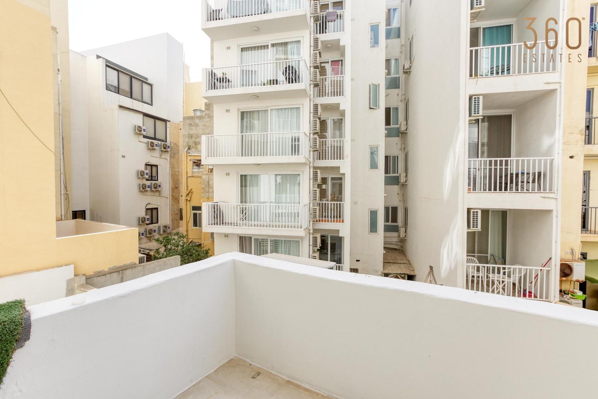 A Beautiful 2br Seafront With Private Terrace By 360 Estates Apartamento